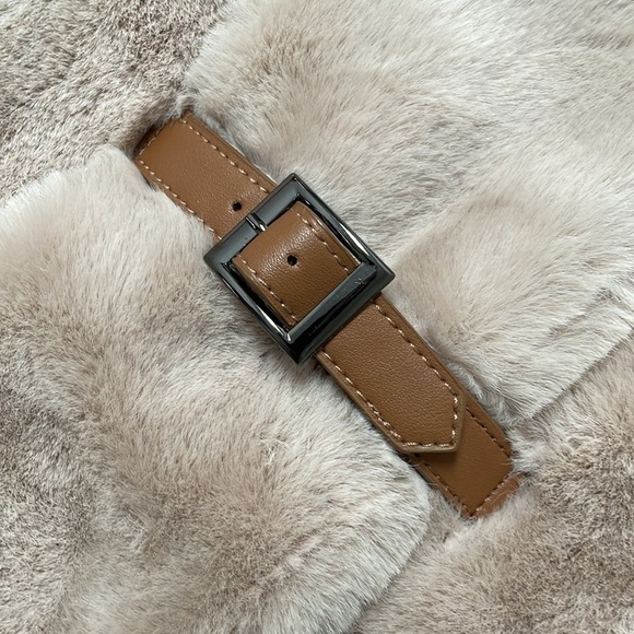 Melanie Lyne Faux Fur Scarf neck warmer with Buckle NWT - Picture 2 of 5